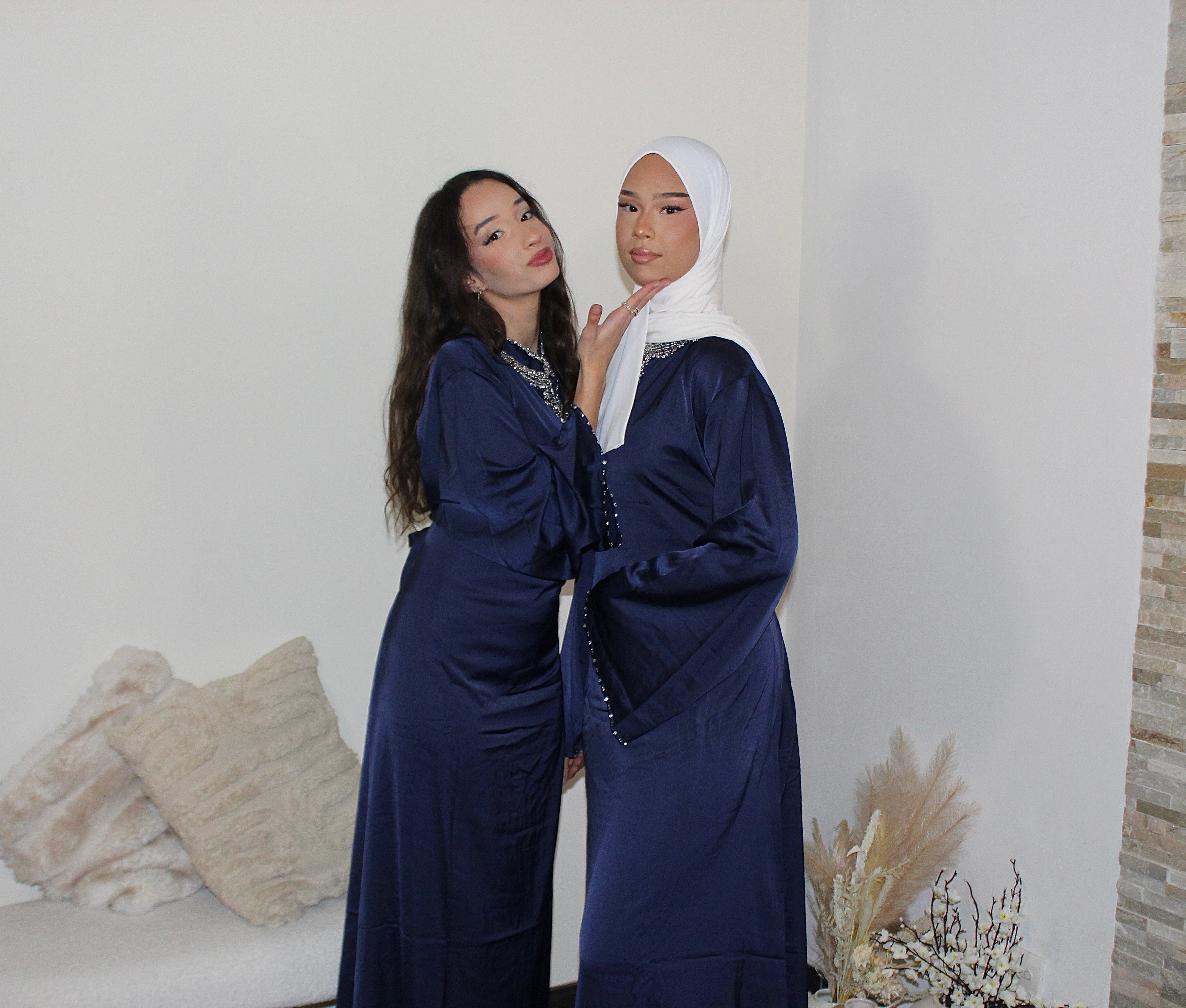 Abaya avec Col à Bijoux Ceinturé à la taille Bleue