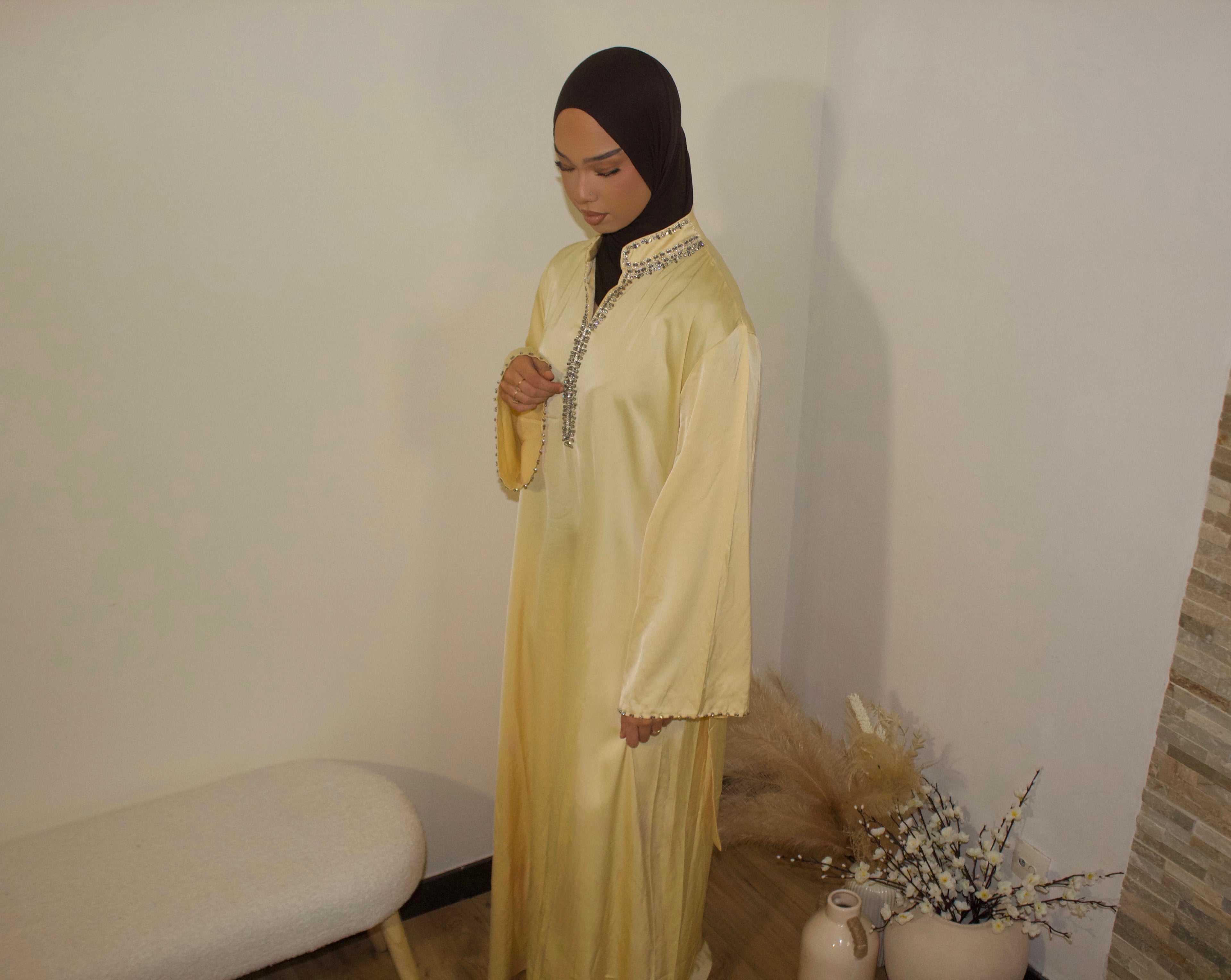 Abaya avec Col à Bijoux Ceinturé à la taille Jaune