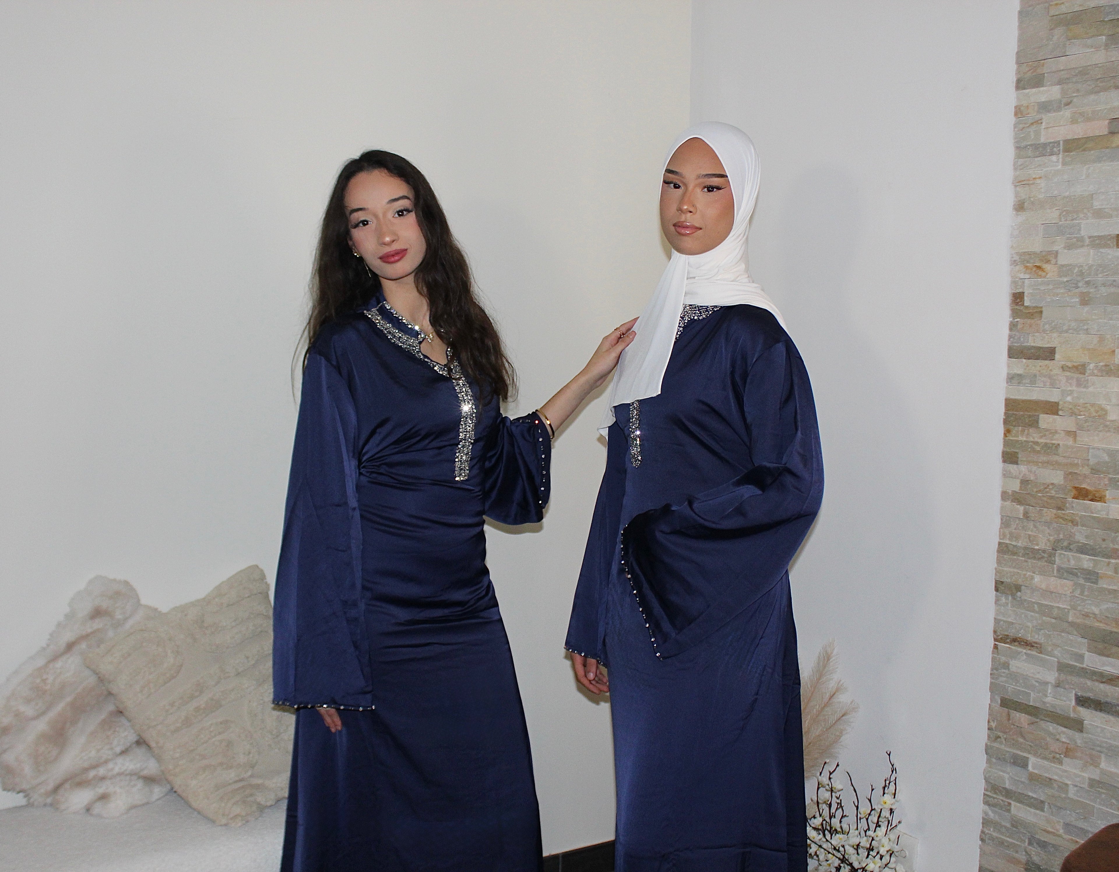 Abaya avec Col à Bijoux Ceinturé à la taille Bleue
