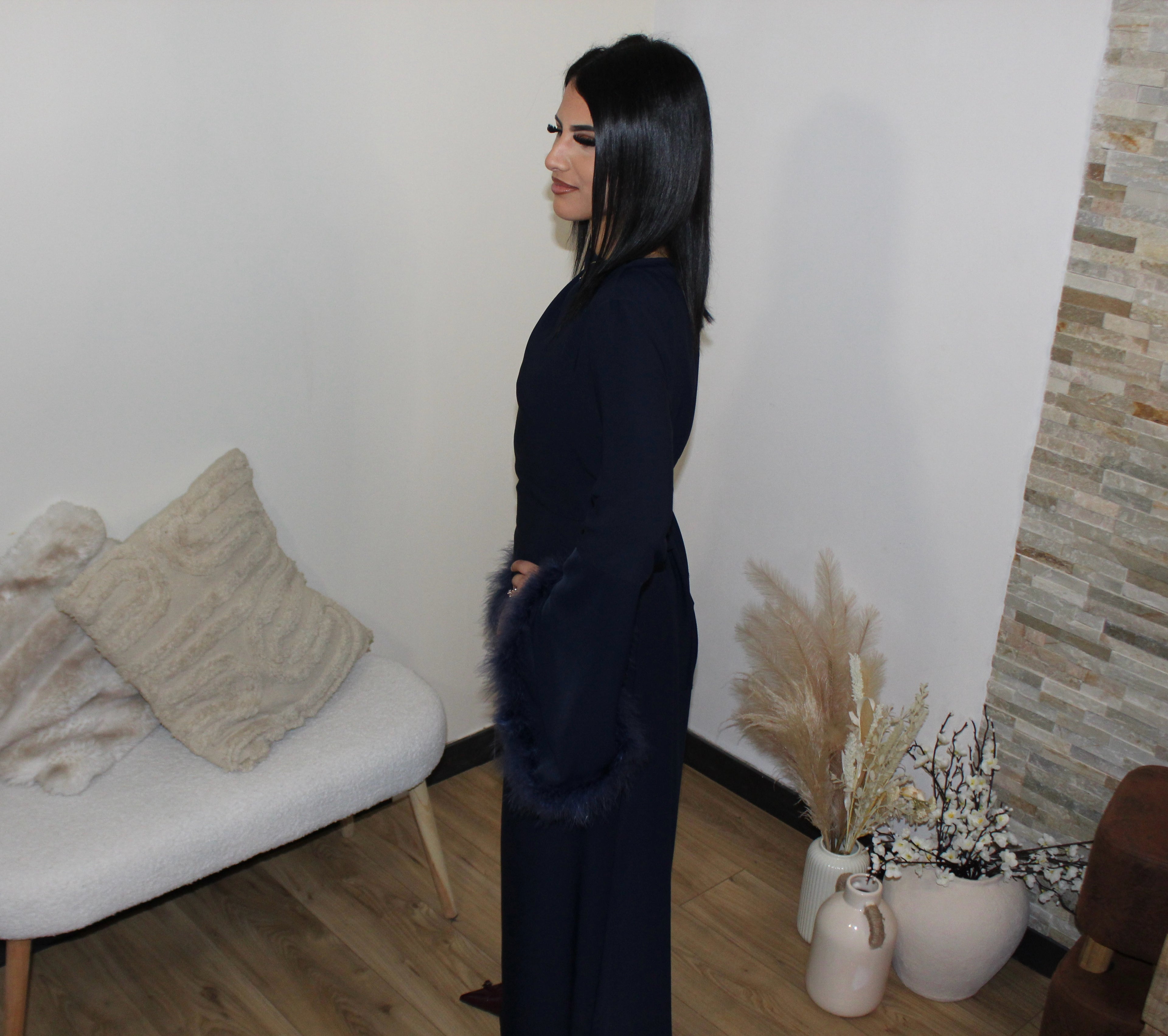 Abaya ceintrée avec manches à plumes bleue