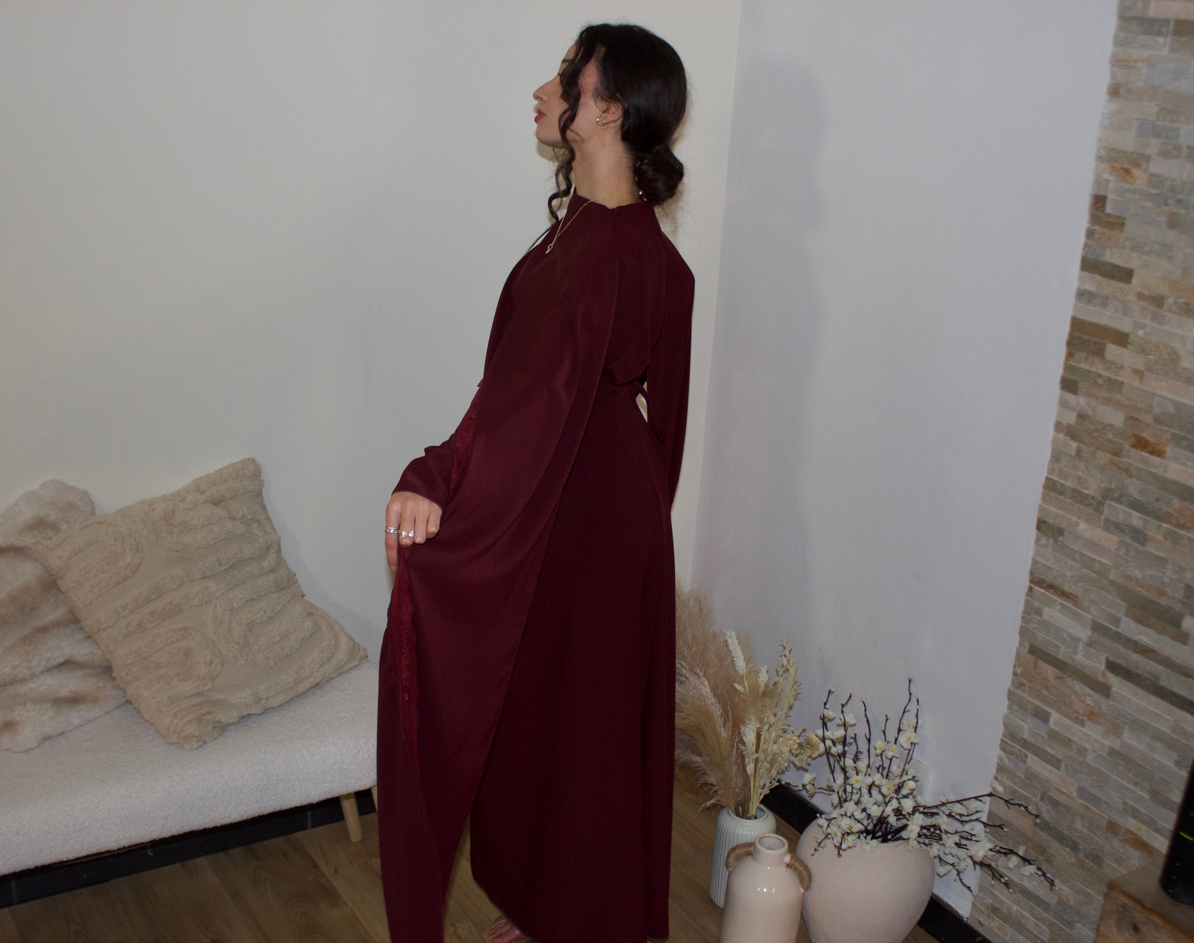 Robe dentelle ceinturé à la taille bordeaux