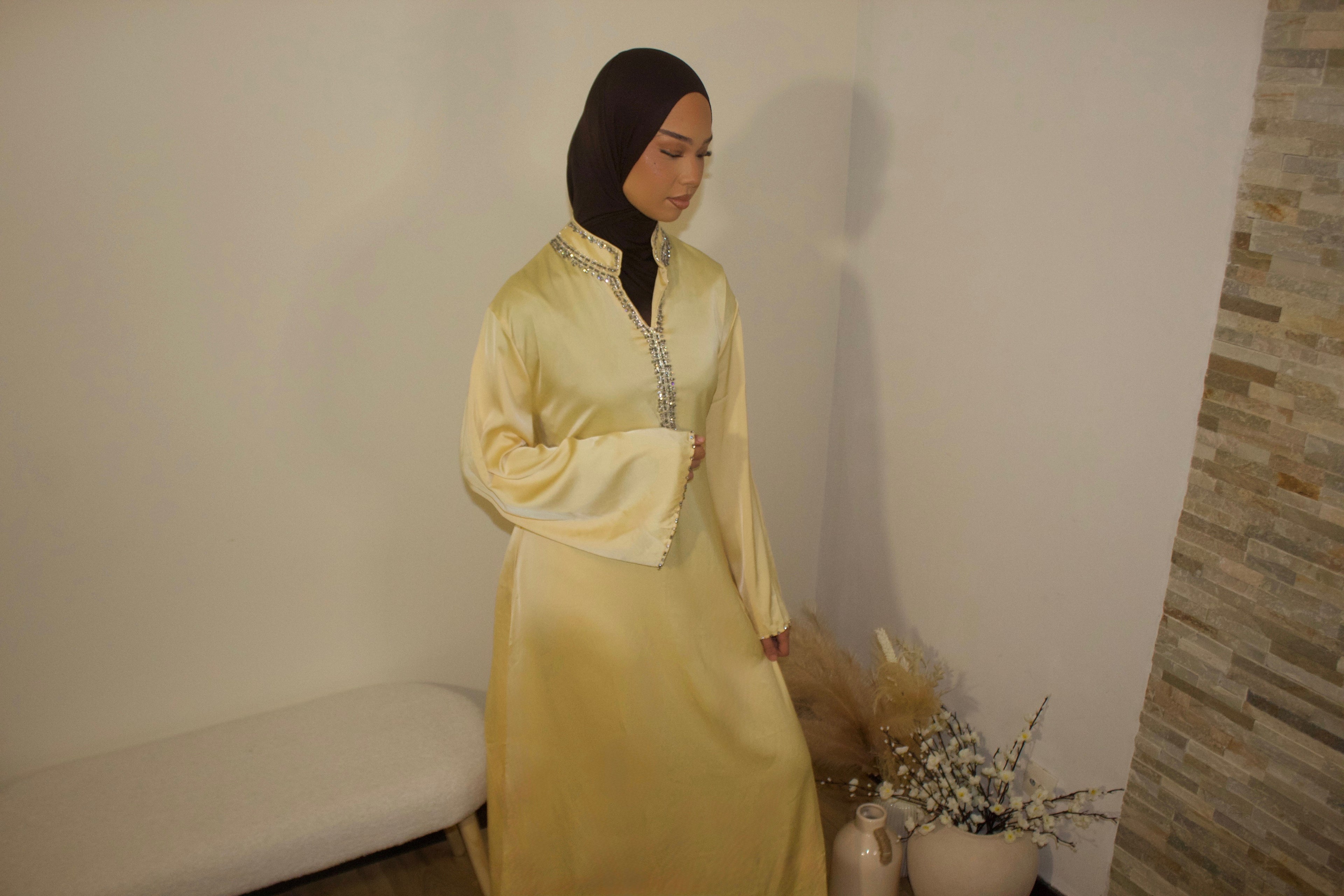 Abaya avec Col à Bijoux Ceinturé à la taille Jaune